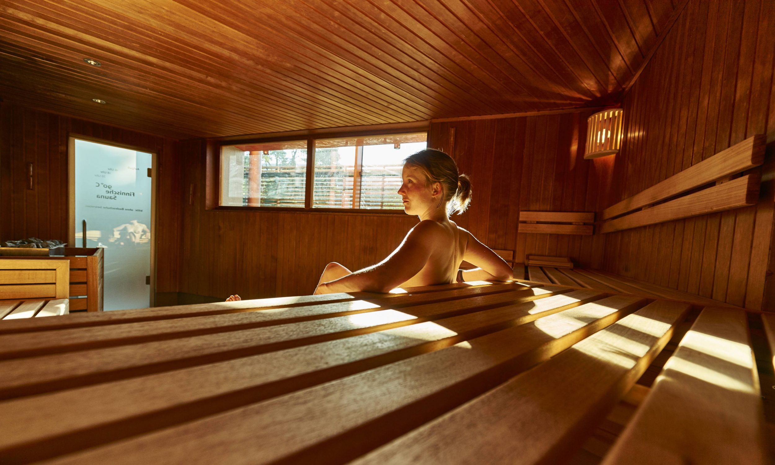 Frau in der Sauna