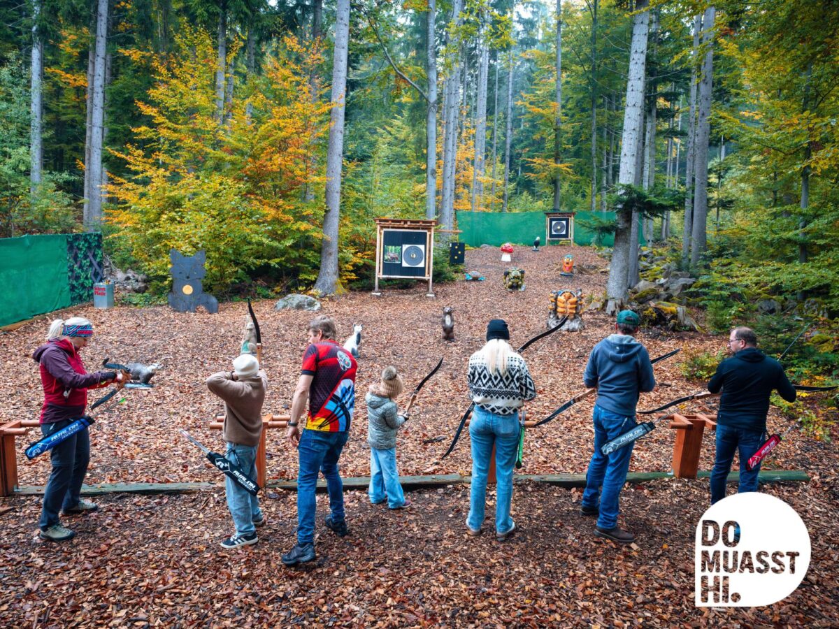 Bogenschießen beim Bogensport Schmid, DO MUASST HI