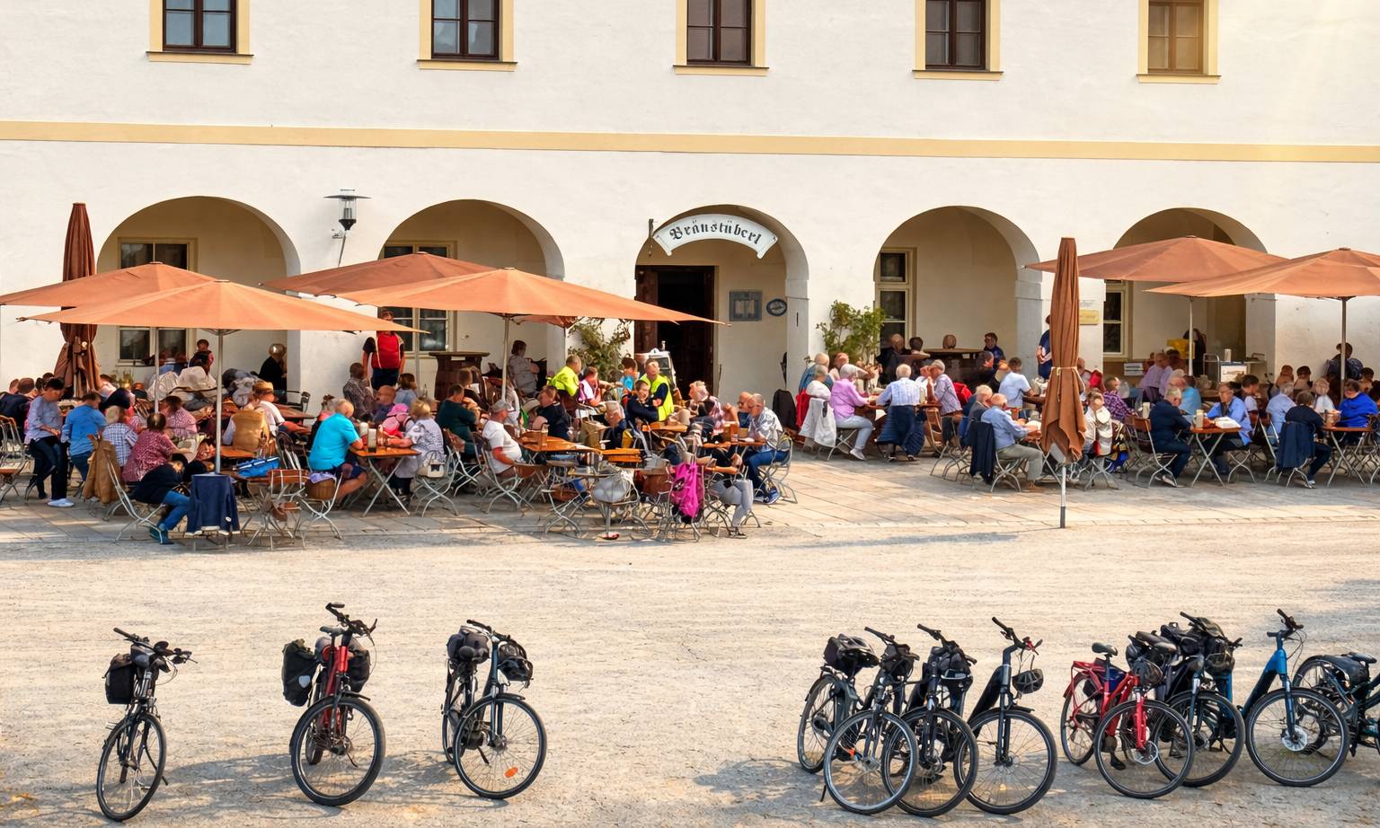 Biergarten Aldersbach mit Fahrrädern